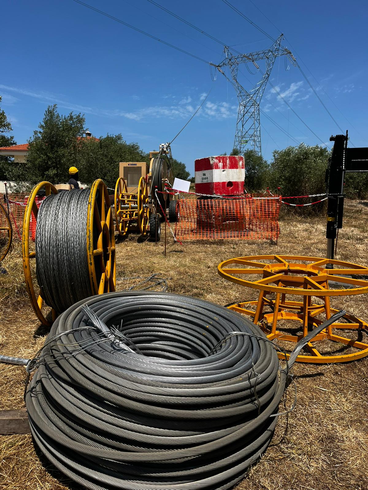 Bobinas de conductor preparadas para trabajos en una línea de transmisión